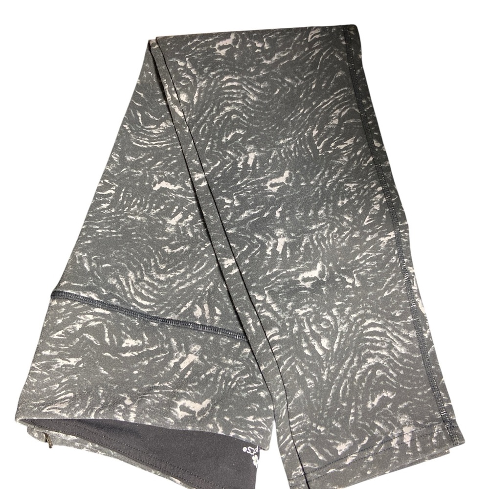 Tuff Athletics Gray Patterned Leggings Large